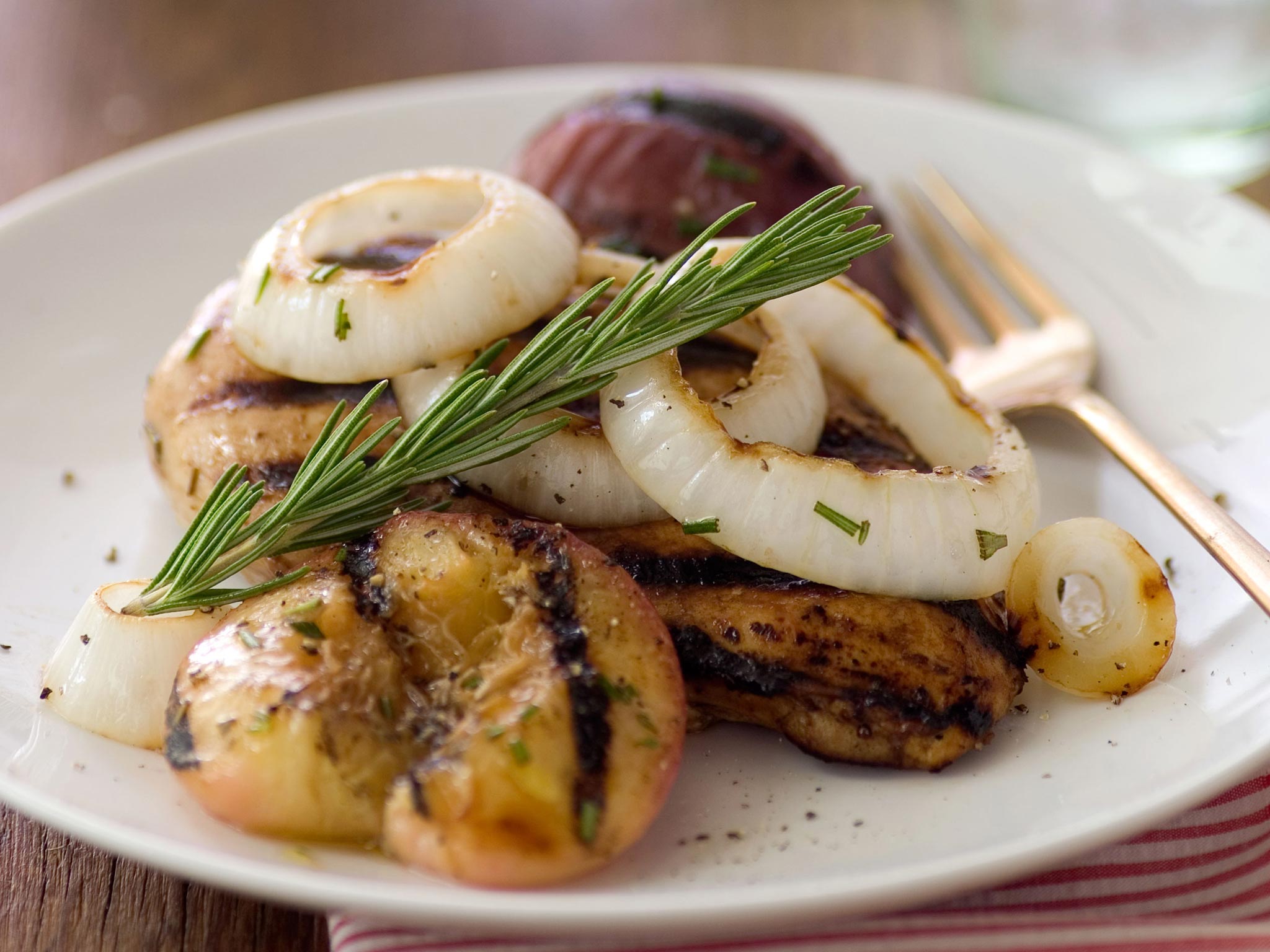 Recipe: <!-- -->Grilled Balsamic Chicken with Peaches<!-- --> | Whole Foods Market