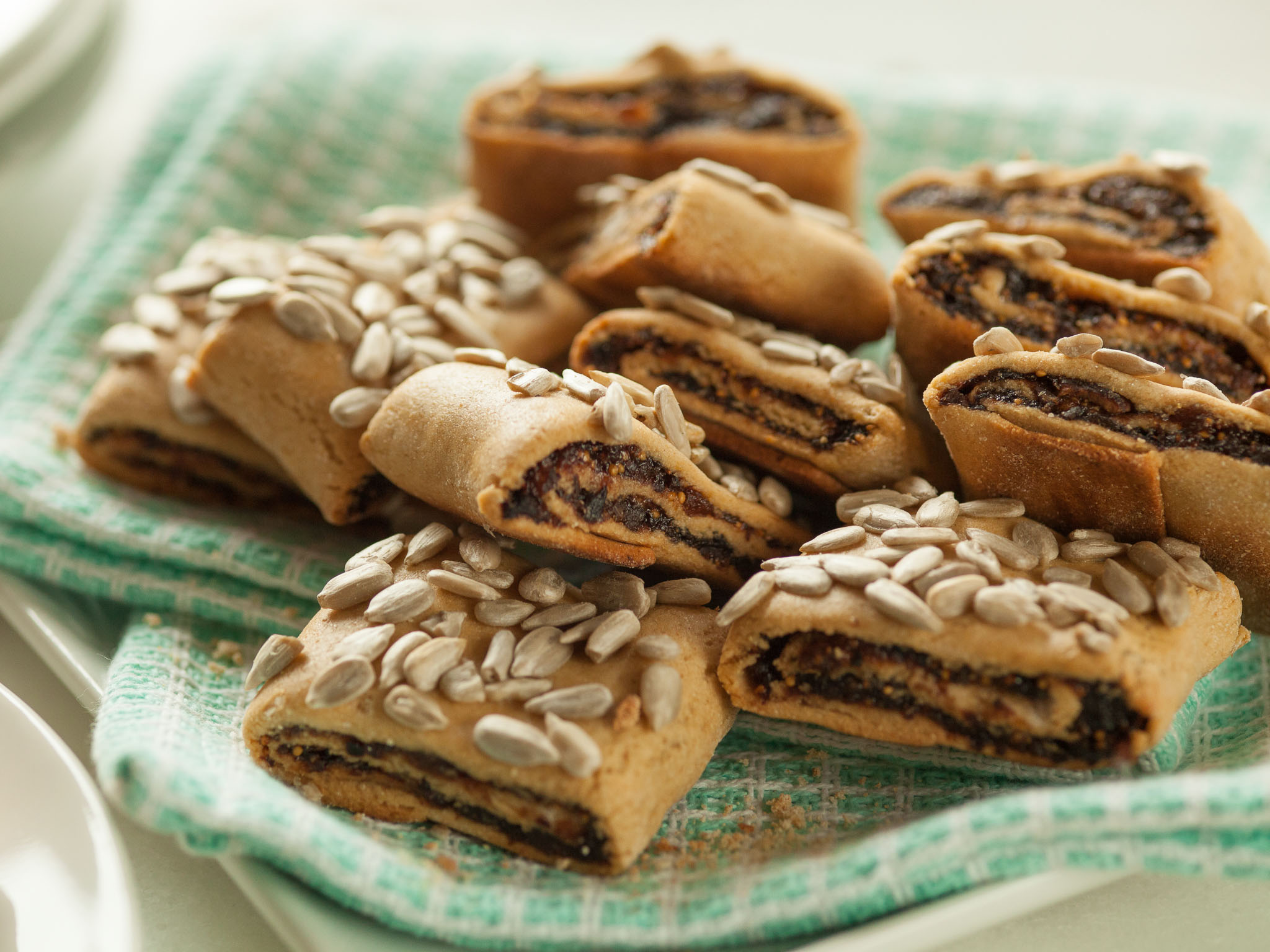 Recipe: <!-- -->Sunny Fig Bars<!-- --> | Whole Foods Market