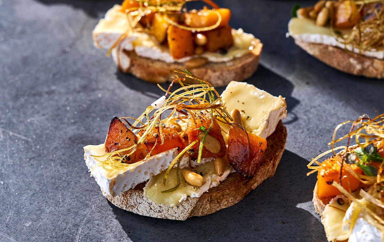 Recipe Crostini with Camembert, Butternut Squash and Frizzled Leeks