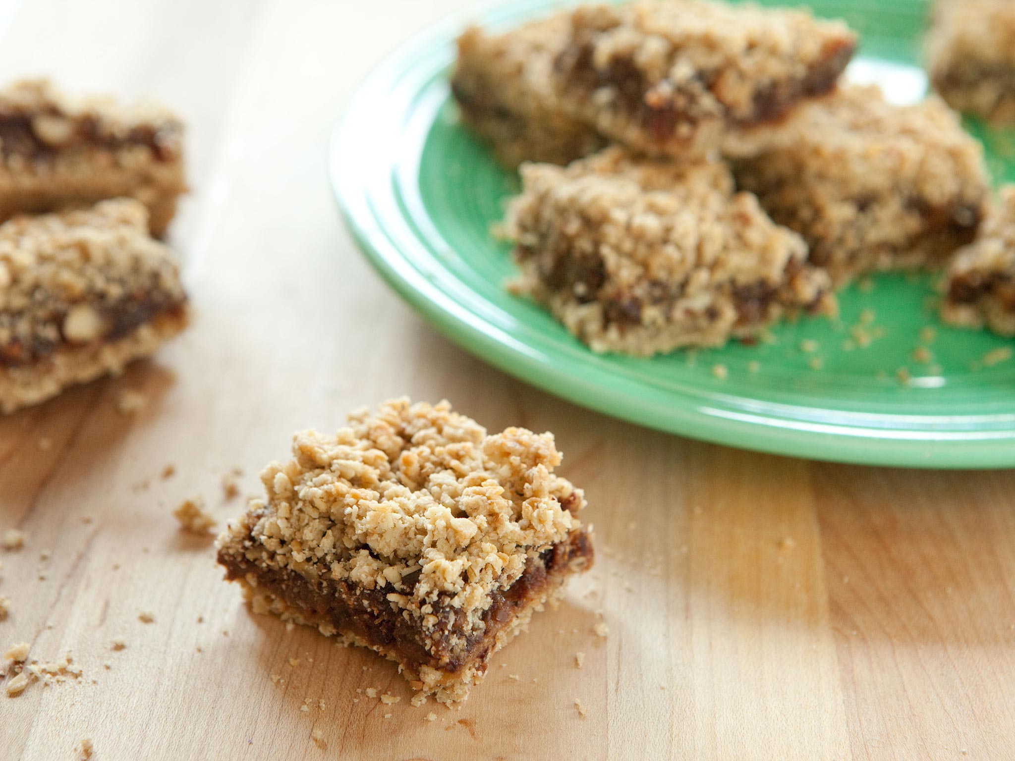 Recipe: <!-- -->Fig and Oat Bars<!-- --> | Whole Foods Market
