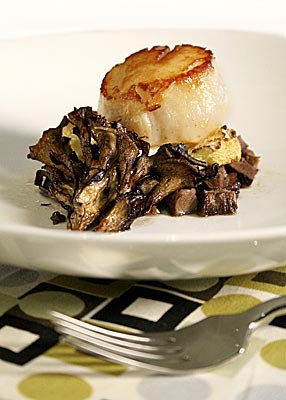 Recipe: <!-- -->Seared Scallops with Short Rib Ragoût, Cauliflower and Maitake Mushrooms<!-- --> | W